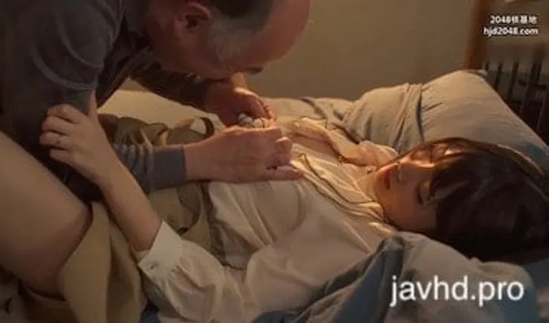 Anh xã đi vắng vợ yêu bị lão già nhà cạnh bên hiếp suzu harumiya